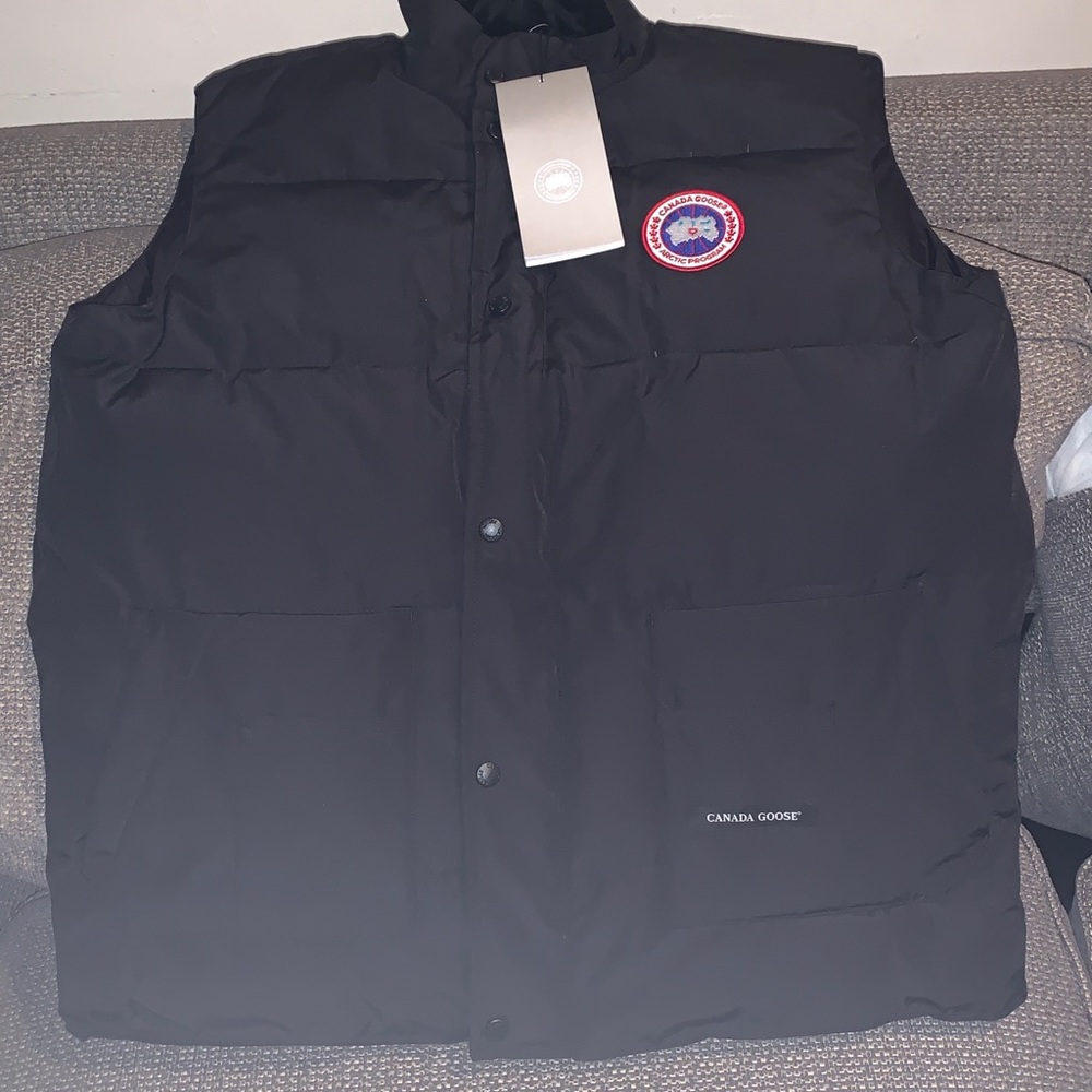 Men’s cananda goose jacket size L freestyle vest